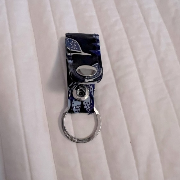 vera bradley key holder keychain - Picture 3 of 4